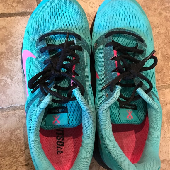 Nike Athletic Shoe - Picture 1 of 4